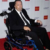 V roce 2012 prodělal mozkovou příhodu, která ho proměnila v invalidu.