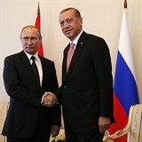 Ruský prezident Putin s halvou Turecka Erdoganem.