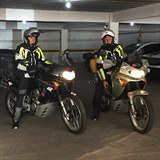 Dvojice italskch turist cestovala na motocyklech Brazli, kde jen GPS...
