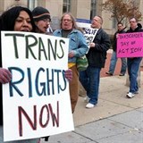 Transsexuální aktivisté se dožadují na univerzitách více práv a tvrdého...