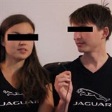 O projížďkách Jaguarem natočili Lucie s Chrisantemem video v tričkách...