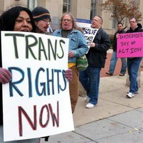 Transsexuln aktivist se doaduj na univerzitch vce prv a tvrdho...