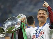 Critistiano Ronaldo slaví triumf v Lize mistr na jae 2016.