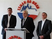 Zemana by do optovné kandidatury mli nejvíce tlait Vratislav Myná a Martin...