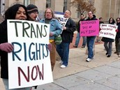 Transsexuální aktivisté se doadují na univerzitách více práv a tvrdého...