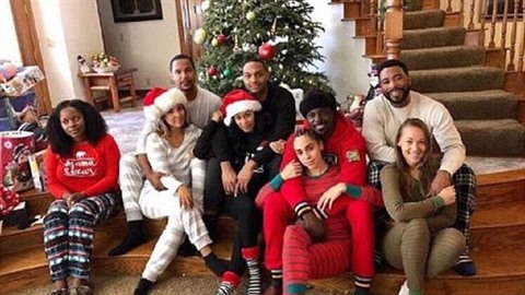 Herec Lance Gross se podlil o vánoní fotku své rodiny. Díky tomu, e jeho...