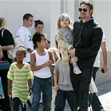 Brad Pitt sm s dtmi strvit o Vnocch jen 4 hodiny!