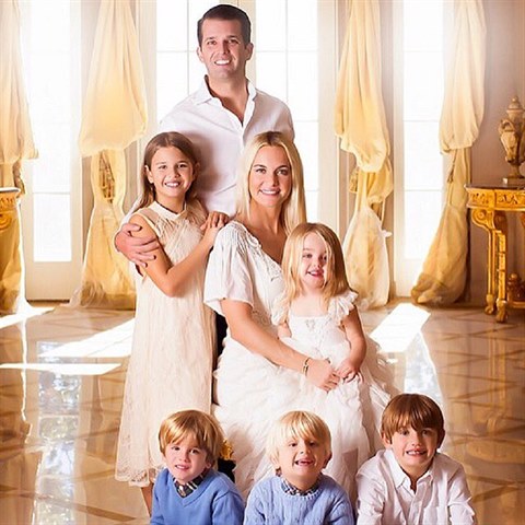 Vnon foto Donalda Trumpa juniora s rodinou. Nejstar Trumpv syn jako...