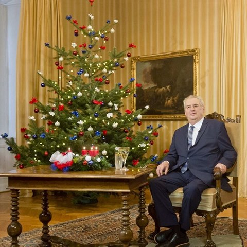 Miloš Zeman opět pronesl své vánoční poselství. Zatímco stromeček měl letos o...
