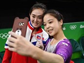 Gymnastky ze Severní a Jiní Koreje se vyfotily na olympiád v Riu.