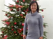 Marta Semelová u vánoního stromeku.