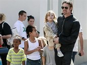 Brad Pitt chce s dětmi trávit Vánoce, ale nesmí.