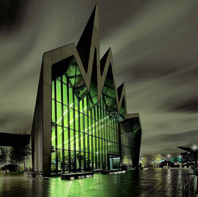 Zelen ze, kter se line z muzea v Glasgow, je vskutku zlovstn.