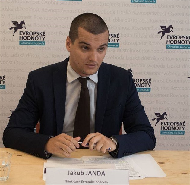 Jakub Janda odhalovat dezinformace na ministerstvu nebude. Pověsí
