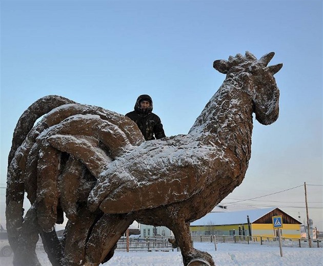 Ruský školník Michail Bopposov přivítal nový rok zhotovením obrovské sochy...