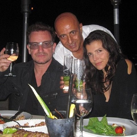 Do klubu asto chod i zpadn celebrity, napklad Bono Vox z U2, kter se...