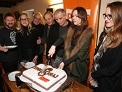 Vaculík a Kostková slavnostn rozkrájeli dort seriálu Temný kraj.