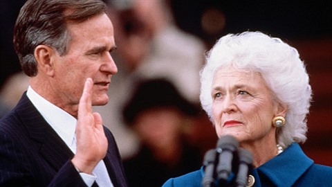 Americký exprezident George Bush starí spolu s manelkou Barbarou nedorazí na...