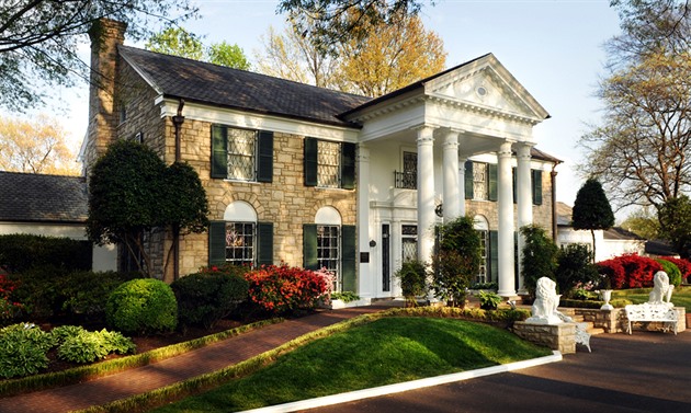 Elvisovo sídlo Graceland ve městě Memphis v americkém státě Tennessee je nyní...