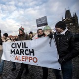 Cel pochod pro Aleppo byl spe o tom, e si lid fotili selfka s vlajkami a...