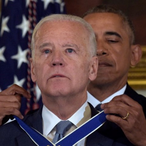 Dojat Joe Biden se neubrnil slzm dojet.