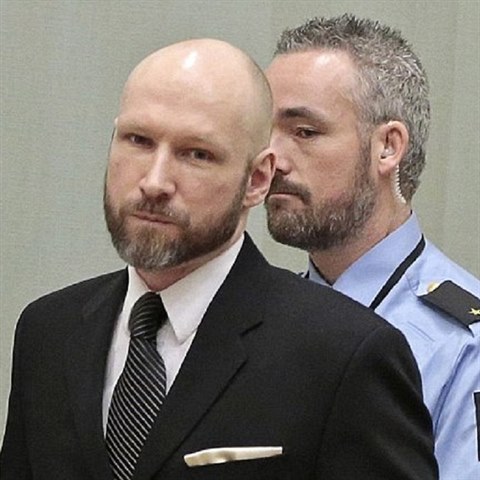 A tvrd, e trp, vypad Breivik za memi lpe ne kdy pedtm a viditeln...