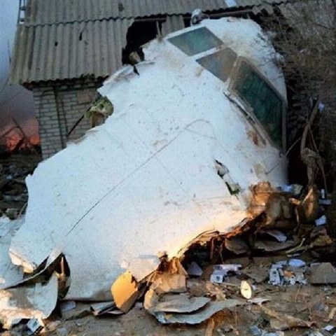 Havarovan Boeing zcela zniil 15 dom a dalch asi 20 pokodil.