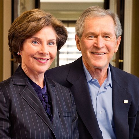 George W. Bush s chot Laurou se ceremonilu zastn. Mylenkami ale jist...