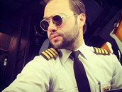 Kolumbijského pilota, který si íká Tavo, na Instagramu sleduje 21 tisíc...