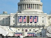 Slavnostní písahu Trump sloí v pátek na pódiu ped washingtonským Kapitolem.