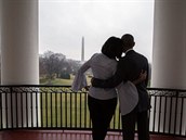 Po osmi letech Barack a Michelle Obamovi opoutí Bílý dm. Prezidentský pár se...