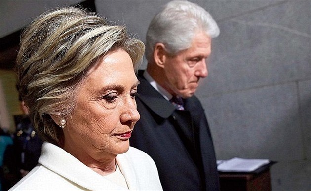 Hillary a Bill Clintonovi vypadali, jako kdy práv posnídali ovíkovou...