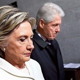 Hillary a Bill Clintonovi vypadali, jako kdy prv posndali ovkovou...