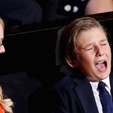 Jako kad desetilet kluk se Barron Trump na oficilnch sttnch akcch nud.