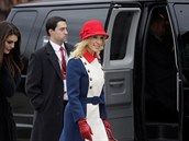 Trumpova poradkyn Kellyanne Conway se oblékla do vlasteneckých barev. Make...