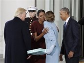 Michelle se vítá se svou nástupkyní.