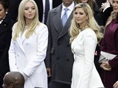 Trump je obklopen krásnými enami: na fotografii jeho dcery Tiffany (vlevo) a...