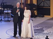 Trumpv viceprezident Mike Pence vzal na ples svou manelku Karen. Ta je na...