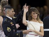 Americká první dáma Melania Trumpová se zúastnila armádního plesu na poest...