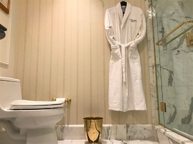 Koupelna je sice luxusn, ale nic americkho tu nenajdete. Snad leda toaletn...