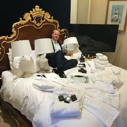 V luxusnm hotelu Donalda Trumpa ve Washingtonu za noc zaplatte pes 15 tisc...