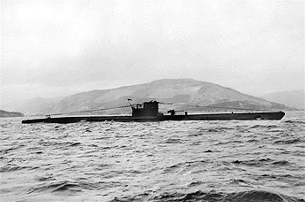 67 metr dlouh ponorka s vtlakem 857 tun dokzala pod vodou jet maximln...