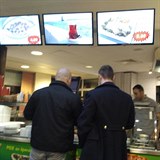 Hladový poslanec Mazurek nevědomky podpořil islám čtyřmi eury za kuřecí kebab v...