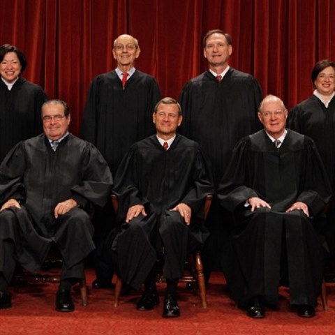 Devt soudc nejvyho soudu USA je povaovno za nejlep prvnky v zemi....