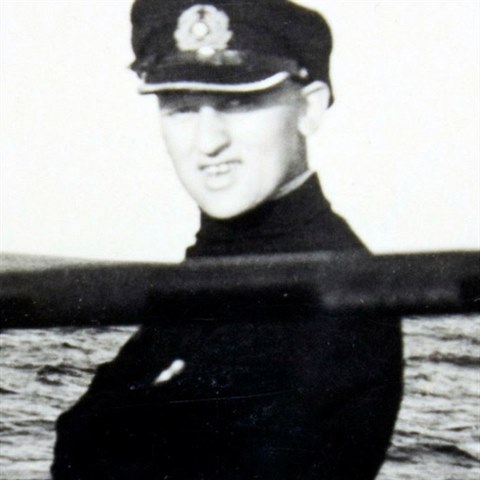 Autorem jedinench snmk z paluby ponorky U-976 podil prvn mlad dstojnk...