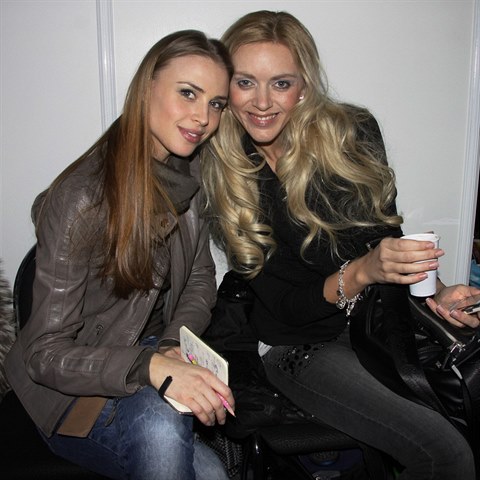 Karolna s modelkou Petrou Rikovou.