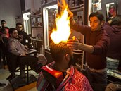 Palestinský holi� Ramadan Edwan nepot�ebuje ke své práci n��ky a holící...