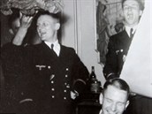 Sputní ponorky na moe 25. listopadu 1943 mohli dstojníci jet oslavovat....