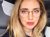 Podobné brýle jako Ester nosí i italská bloferka a návrháká Chiara Ferragni....