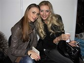 Karolína s modelkou Petrou Rikovou.